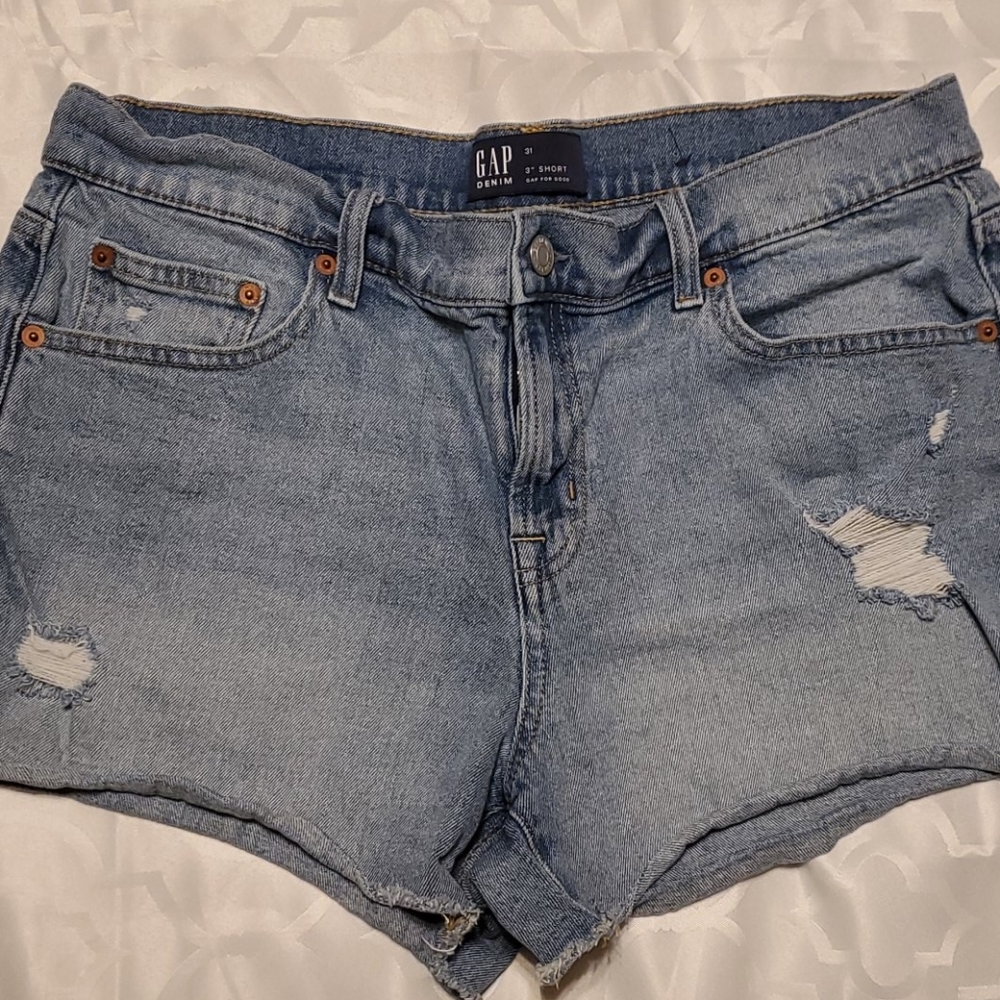 ⭐ GAP Distressed Denim City Short